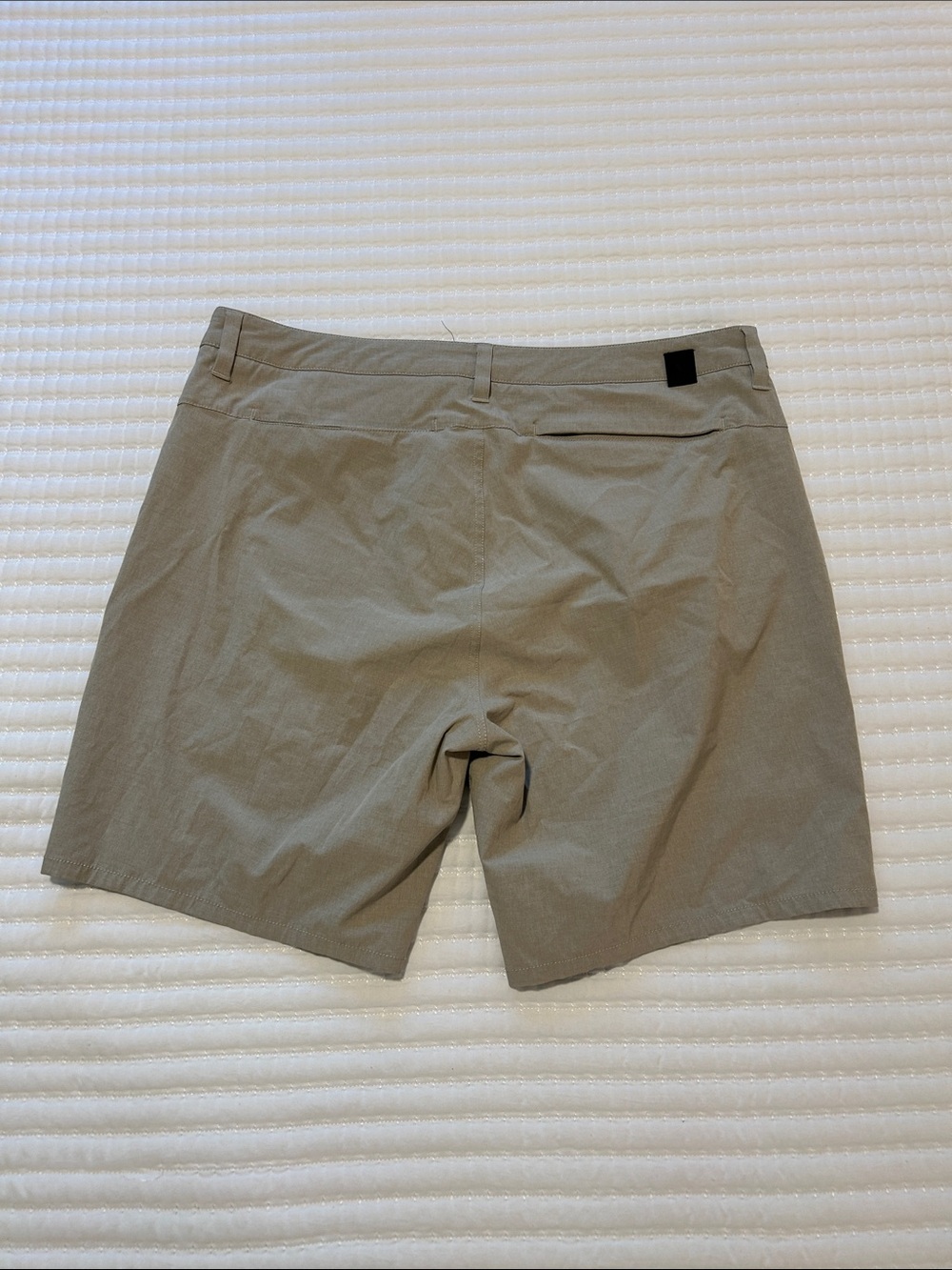 Vuori Lightweight Flat-Front Khaki Shorts Mens 36” waist - Picture 3 of 11